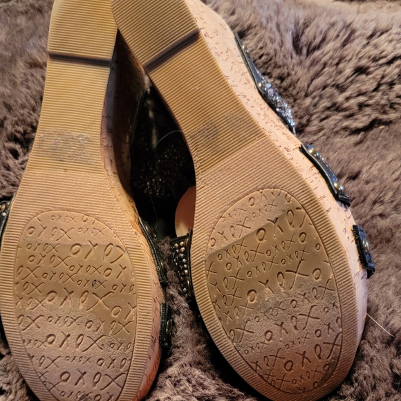 EUC XOXO Studded Cork Wedges - Picture 3 of 5
